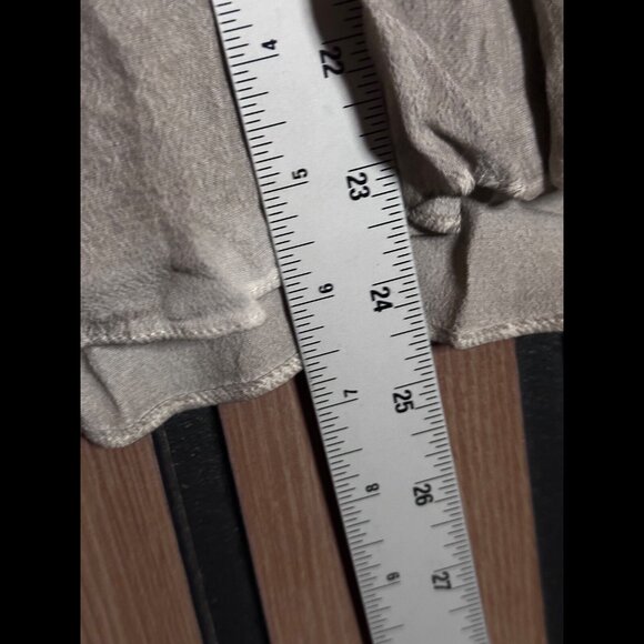 Monroe & Main Blouse Small Womens Beige Long Sleeve 100% Viscose Lightweight - Picture 4 of 6